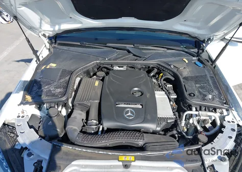 2016 Mercedes-Benz C 300 4Matic z USA, uszkodzony, nr VIN 55SWF4KB5GU162568